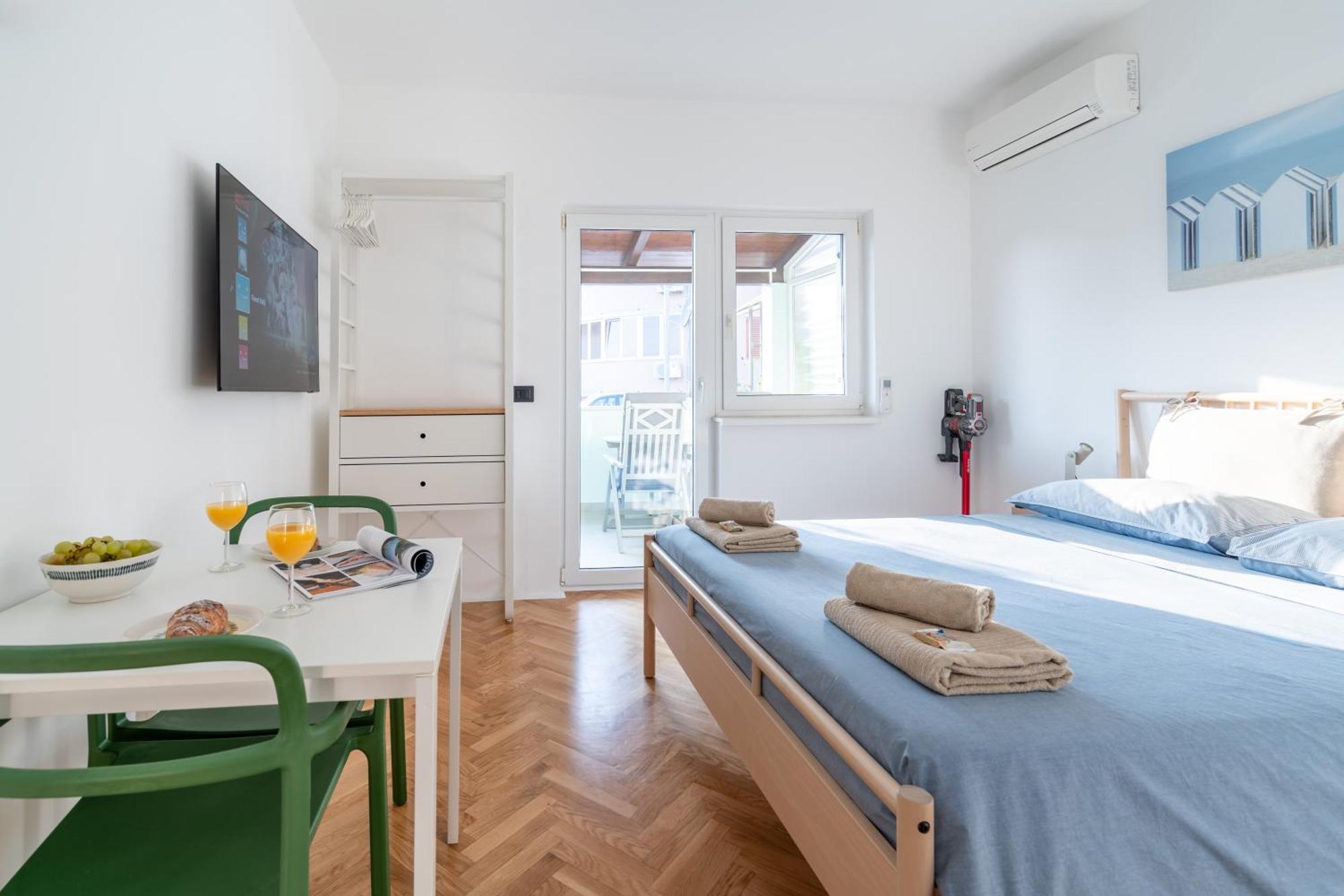 New! D31 Studio W2 Bikes, Sunny Terrace & Parking Rovinj Eksteriør billede